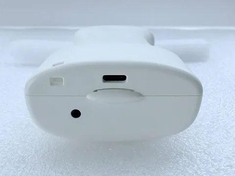 9N尾部特写,Type-C充电口与电池仓卡扣