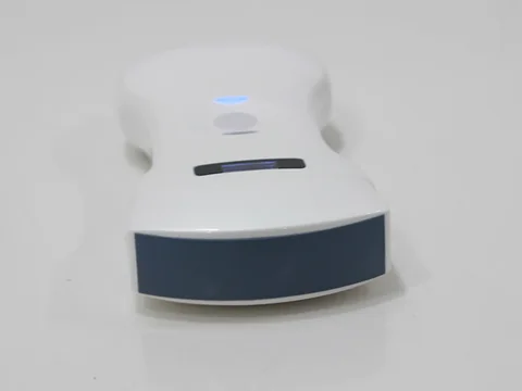 6CPL俯拍特写,宽扁深色扫描面与电量显示屏