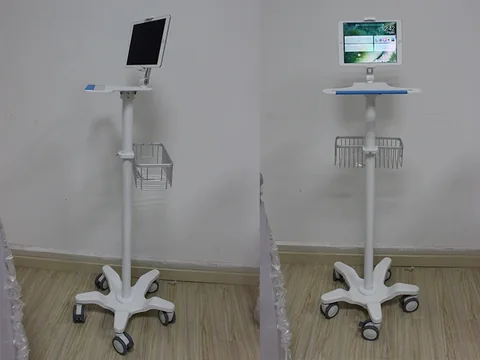 T型推车实物安装实拍，左右对比显示器点亮前后画面与探头挂篮、五星脚轮底座