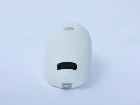 BProbe-5探头正面实拍,圆润白色机身与中央圆形按键及指示窗