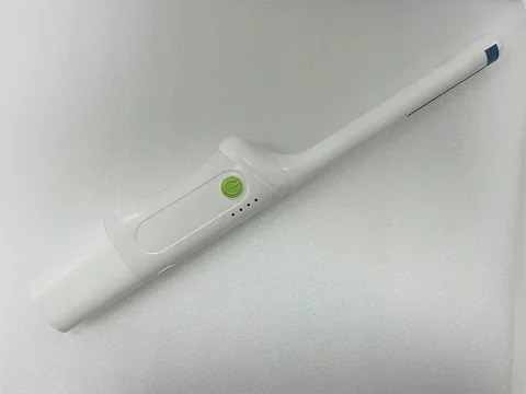 9CR整机斜视实拍,绿色按键与电量指示灯