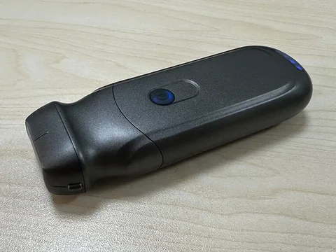 6PA机身俯拍特写，黑色壳体配蓝色功能按键