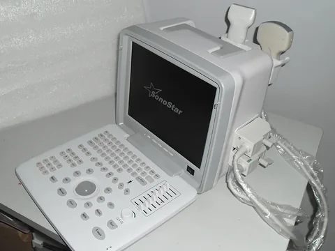 SS-6整机正视实拍,屏幕显示SonoStar开机画面