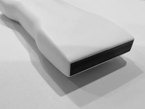 8CPL宽扁线阵端扫描面特写，深色扫描窗